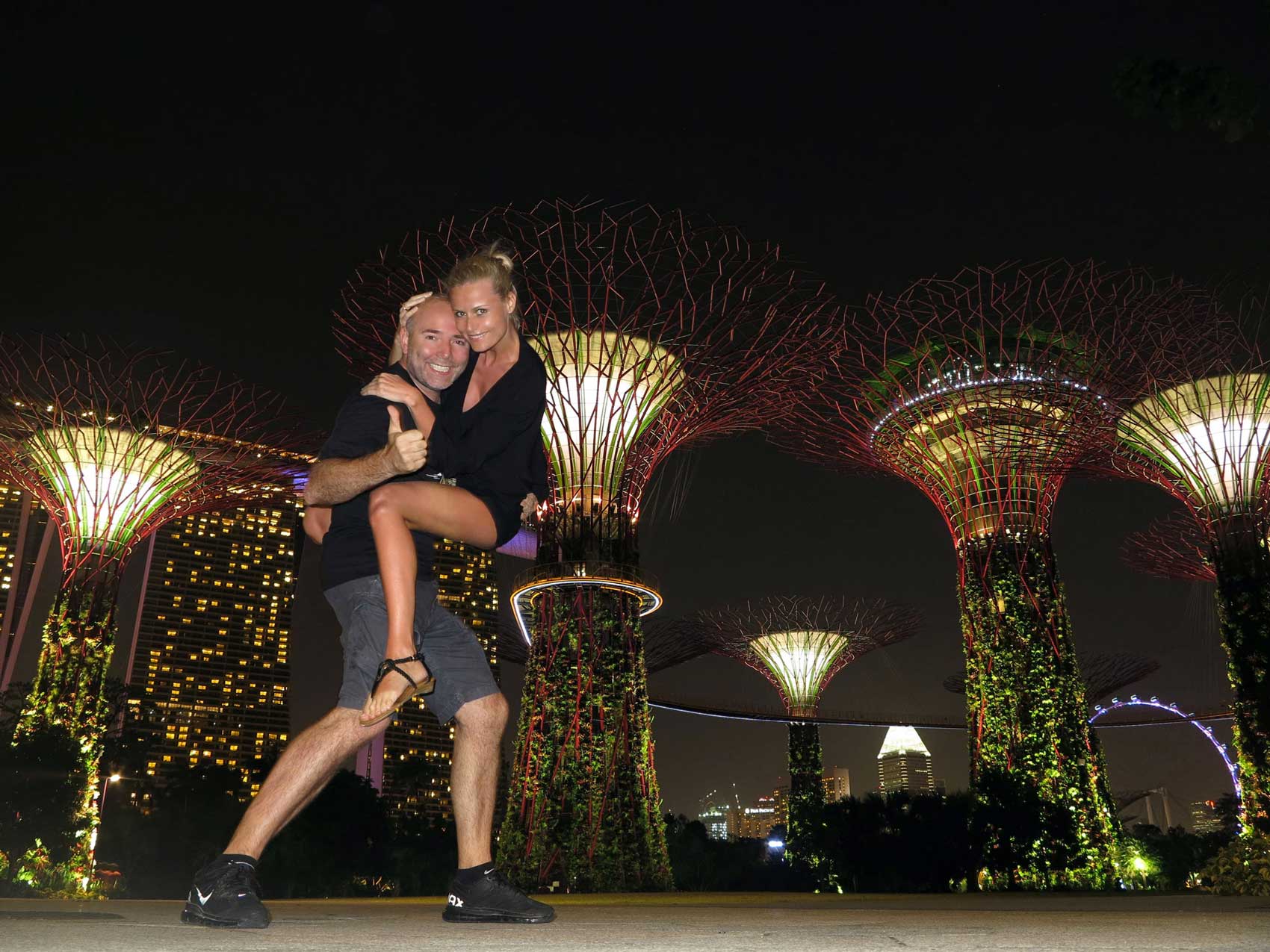 Two-lovers-in-Singapore.jpg