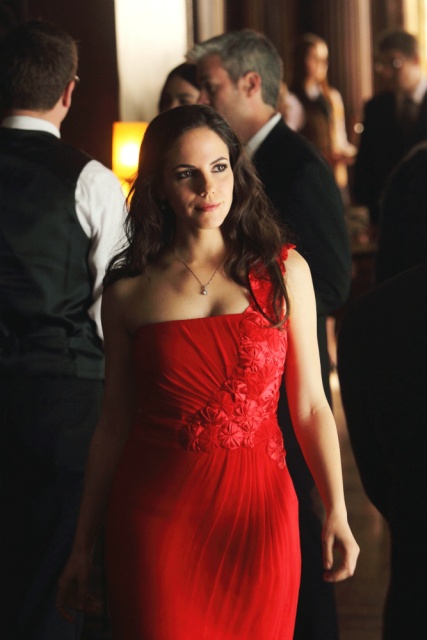 anna_silk_lost_girl_promo_shot_VXqnax6.sized.jpg