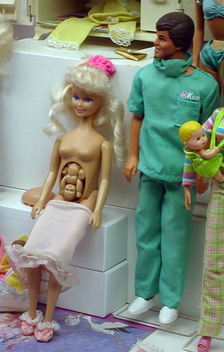 Pregnant Barbie (incl. a magnetic stomach cover.).jpg