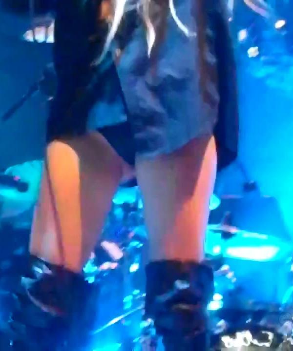 01edittaylor-momsen-mtv-emas-cap-01.JPG