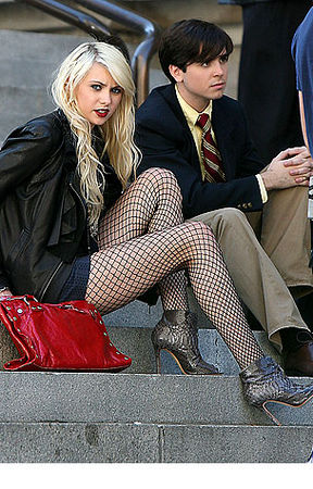 01taylorlegs.jpg