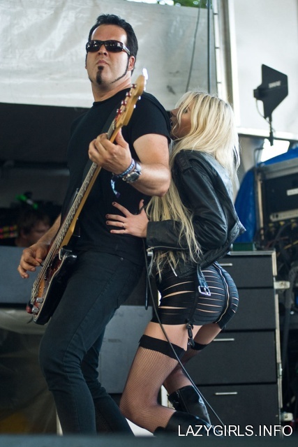 taylor_momsen_on_tour_wP0X5iD_sized.jpg